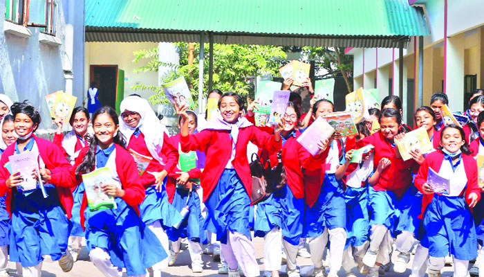 বই সংকটে উৎসবে ছন্দপতন