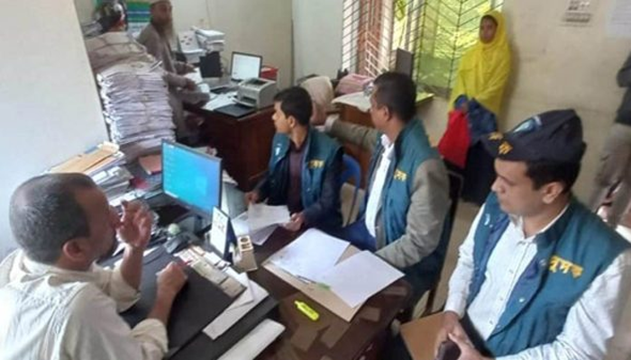 কাউন্সিলর কার্যালয়ের যোগসূত্র আছে কিনা খতিয়ে দেখছে দুদক