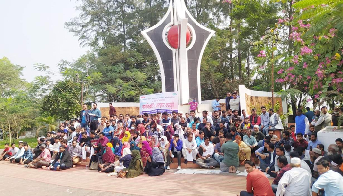 নোবিপ্রবি’তে ৮দফা কর্মকর্তা-কর্মচারীদের কর্মবিরতি