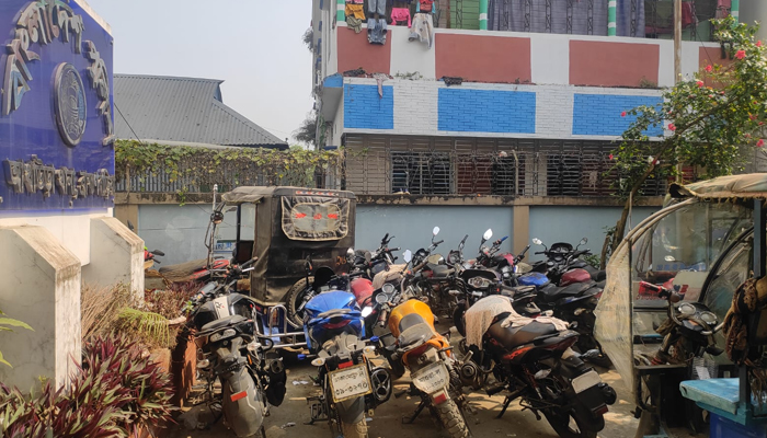 আখাউড়ায় পুলিশের অভিযানে ২৫ মোটরসাইকেল জব্দ
