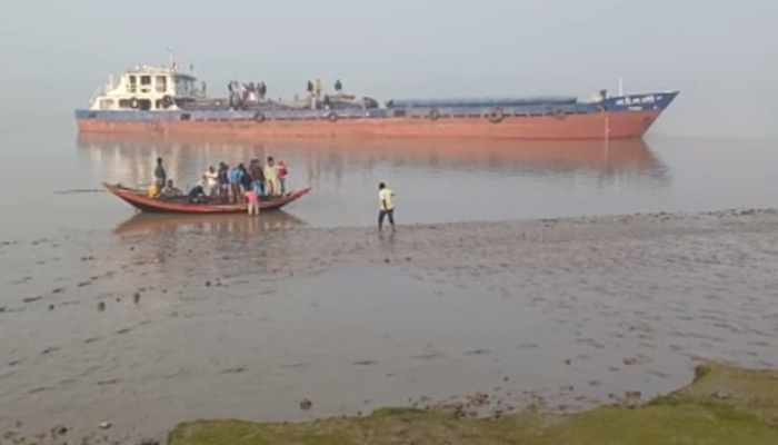 ভারতের আটকা পড়লো বাংলাদেশি জাহাজ