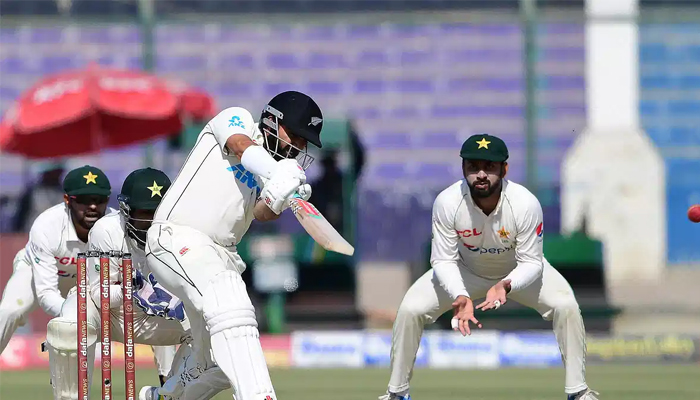 ১০-১১ নম্বরের জুটিতে ভুগল পাকিস্তান