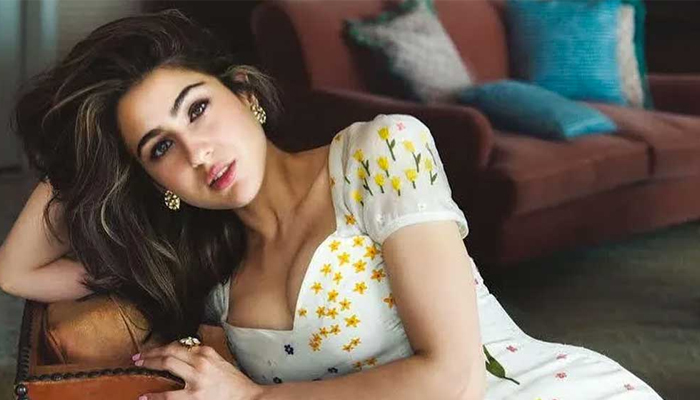 প্রাক্তনের সঙ্গে জোড়া লাগল সারার!