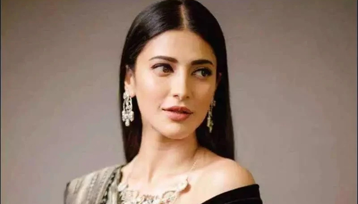 ‘মানসিকভাবে অসুস্থ’ শুনে রেগে গেলেন শ্রুতি