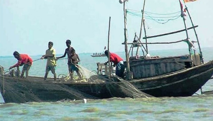 সাগরে উৎপাত বেড়েছে জলদস্যুর