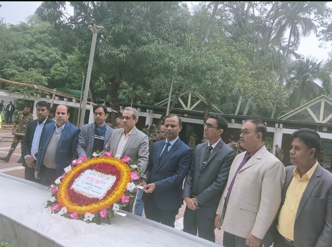 জাতির পিতার সমাধি সৌধে ক্রীড়া সচিবের শ্রদ্ধা