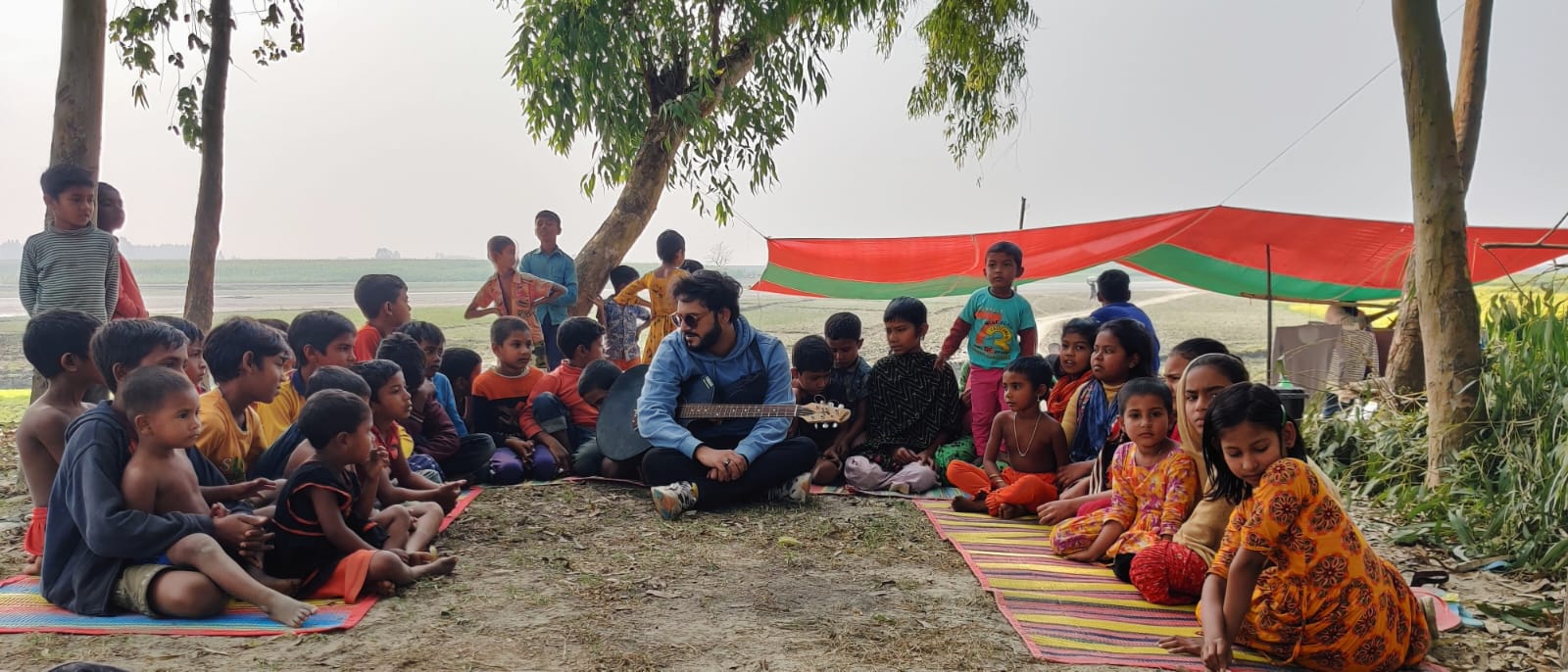 সোনপোচা চরে সুবিধাবঞ্চিতদের শীতসামগ্রী বিতরণ