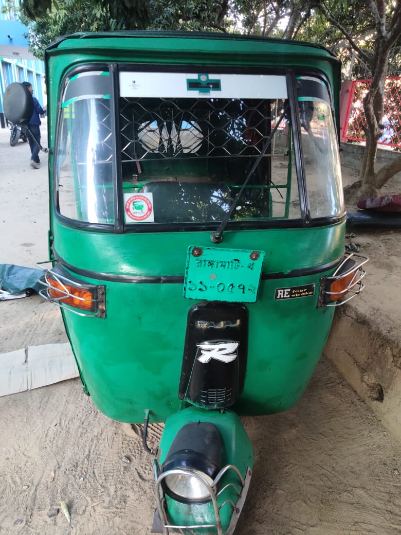 পানছড়িতে সিএনজি, ভারতীয় মদসহ আটক ১
