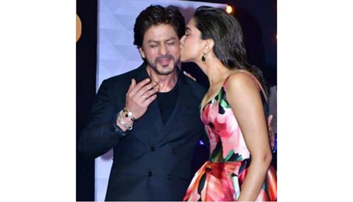 শাহরুখের গালে দীপিকার চুমু