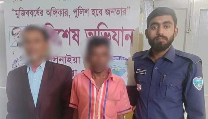 ছাগলনাইয়ায় ১০ লিটার চোরাই মদসহ দুই আসামি গ্রেপ্তার