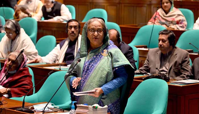 অনির্বাচিত সরকারের দুঃস্বপ্ন থেকে বেরিয়ে আসুন