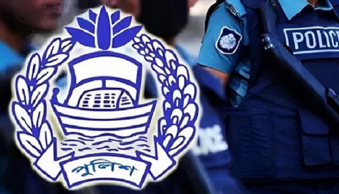 পুলিশের মাথায় পিস্তল ঠেকিয়ে ছিনতাই, গ্রেপ্তার ৩