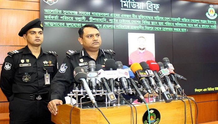 মাদক অভিযানের নামে লুট চালায় ডলার নাহিদ