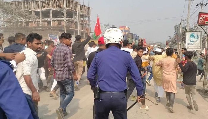 নারায়ণগঞ্জে পুলিশ-বিএনপি সংঘর্ষ, আহত ২০