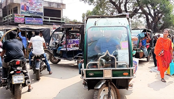 পানছড়িতে অটোরিকশার দাপটে অসহায় জনসাধারণ