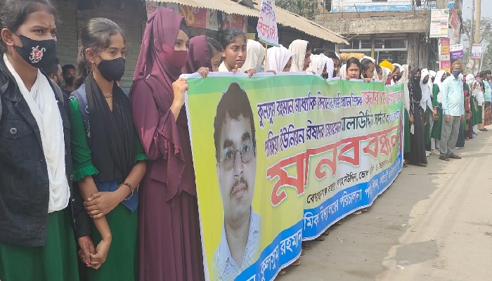 বোরহানউদ্দিনে ইউপি চেয়ারম্যানের হাতে শিক্ষক লাঞ্ছিত