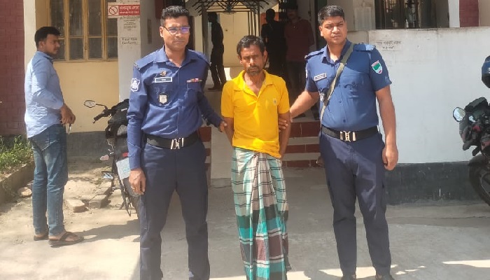 মাগুরায় তৃতীয় শ্রেণীর ছাত্রীকে ধর্ষণচেষ্টা, অভিযুক্ত আটক