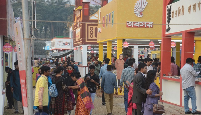 পাঠক ঢলের পর ঢিলেঢালা বইমেলা