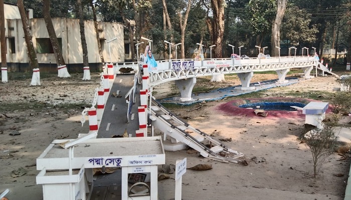 শ্রীবরদীতে কৃত্রিম পদ্মা সেতু নির্মাণ করলেন ওসি!