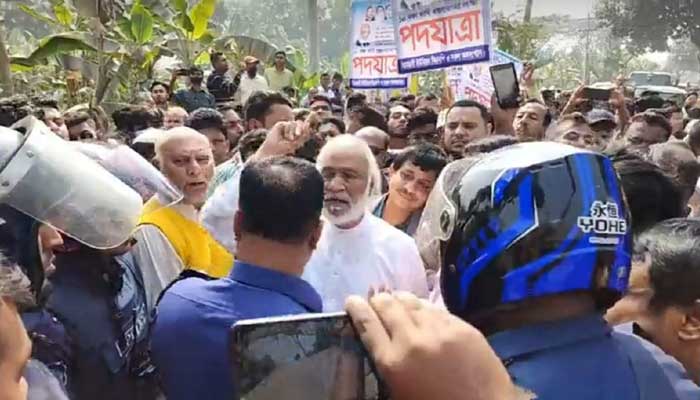 পলাশে ব্যানার ছিনিয়ে মঈন খানের পদযাত্রা পণ্ড