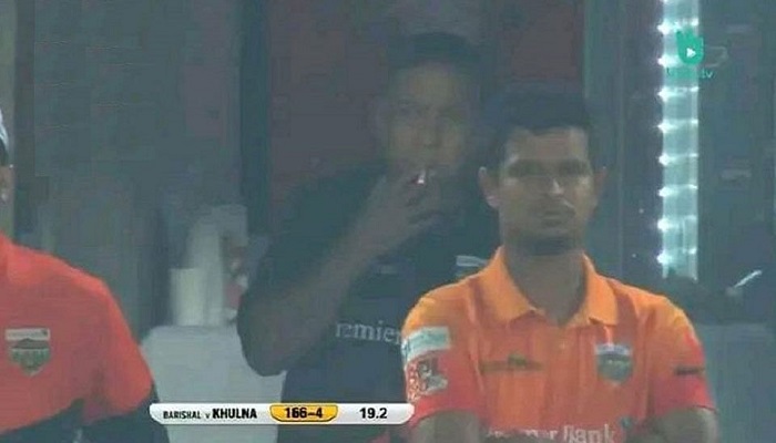 ড্রেসিং রুমে ধূমপান, খালেদ মাহমুদকে জরিমানা