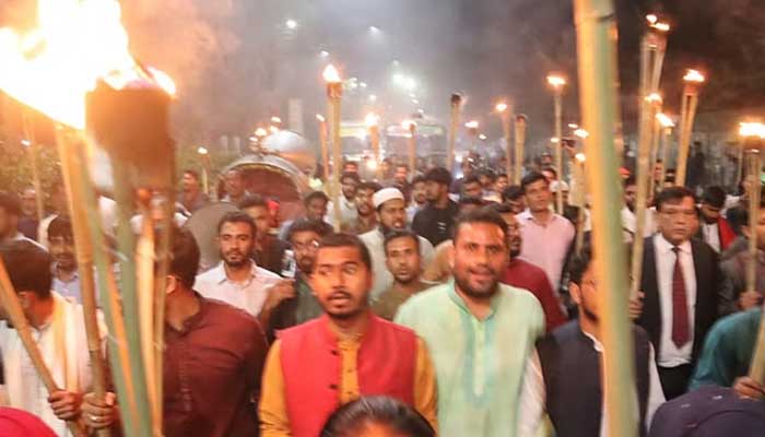 রাজধানীতে গণঅধিকার পরিষদের প্রতিবাদী মশাল মিছিল