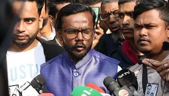উপহারের গাড়ি আনার সময় হিরো আলমের বিরুদ্ধে মামলা