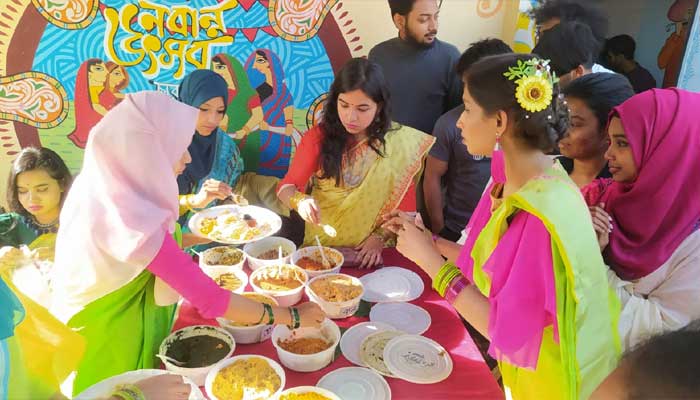 ভাতে ভর্তায়, সূর্যমুখী ফুলে জবি চারুকলায় বসন্ত বরণ