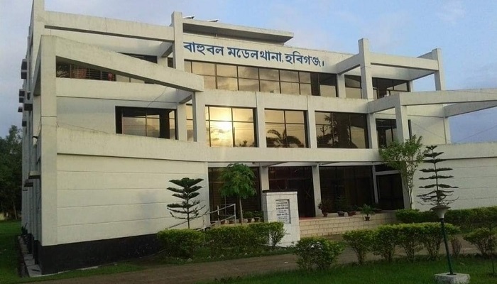 বাহুবলে বাস উল্টে হতাহত ২৩