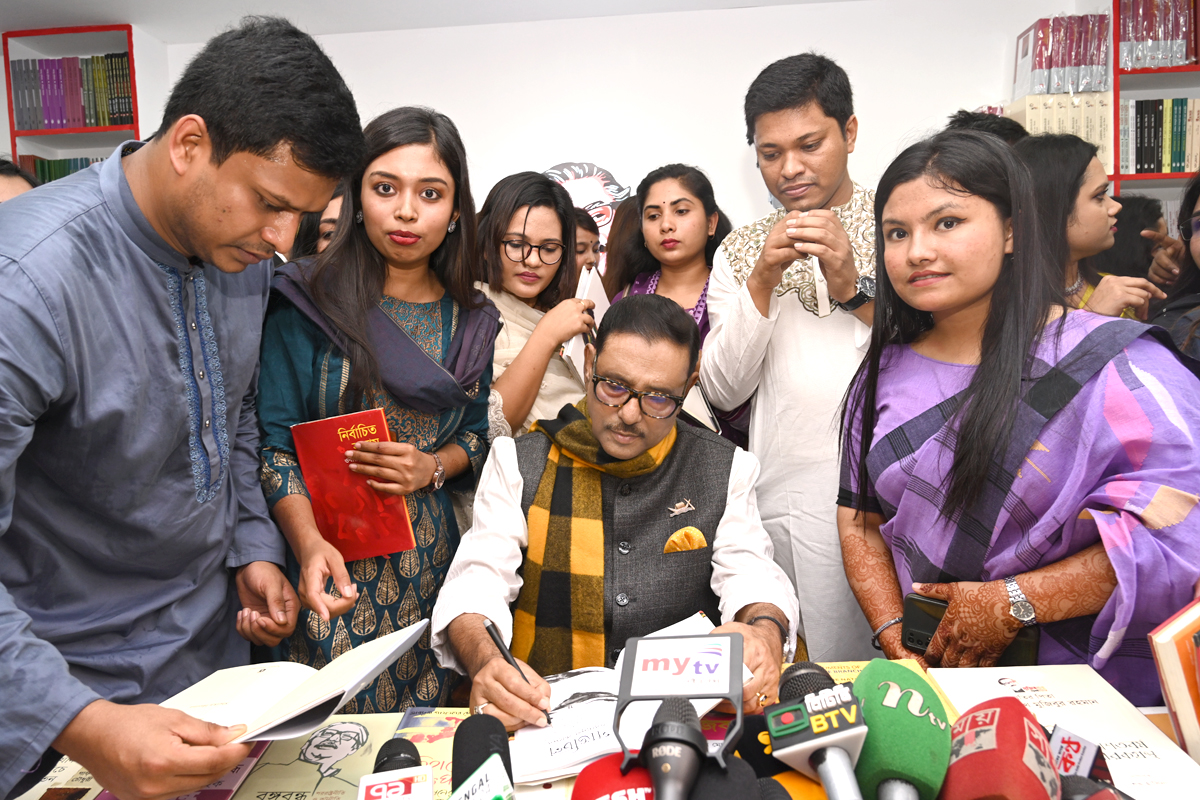 জাহারা মিতুর কাব্যের মোড়ক উল্টালেন ও. কাদের