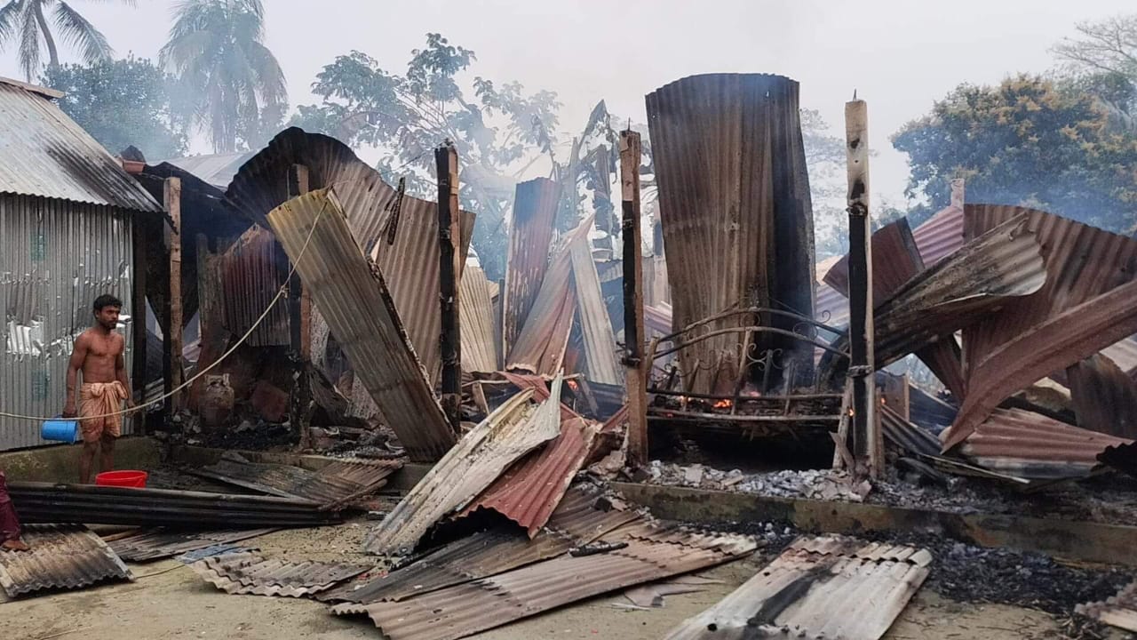 গৌরীপুরে সংঘর্ষে নিহত ১, বাড়িঘরে অগ্নিসংযোগ