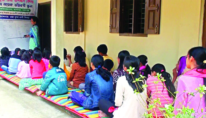 কমলগঞ্জে বৃন্দারাণীর মণিপুরী বর্ণমালায় মাতৃভাষায় স্কুল