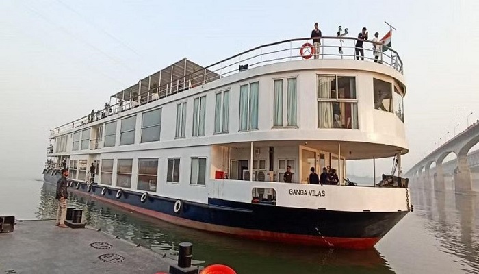 প্রমোদতরি গঙ্গা বিলাস পর্যটক নিয়ে মোংলায়