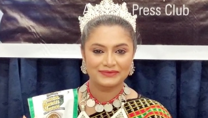 মিসেস ইন্ডিয়া ইউনিভার্স হলেন স্নিগ্ধা