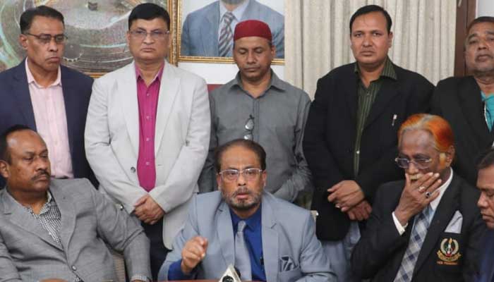সমালোচকদের মুখ বন্ধ করার চেষ্টা করা হচ্ছে
