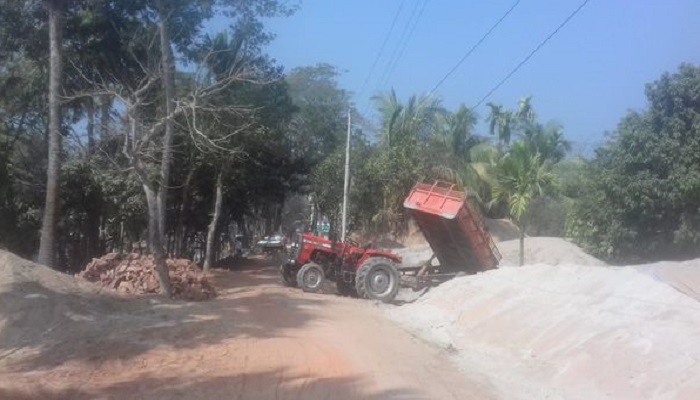 ভোলায় ট্রলি উল্টে দুই শ্রমিকের মৃত্যু