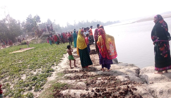 ধরলা নদীতে গোসল করতে গিয়ে গৃহবধূ নিহত