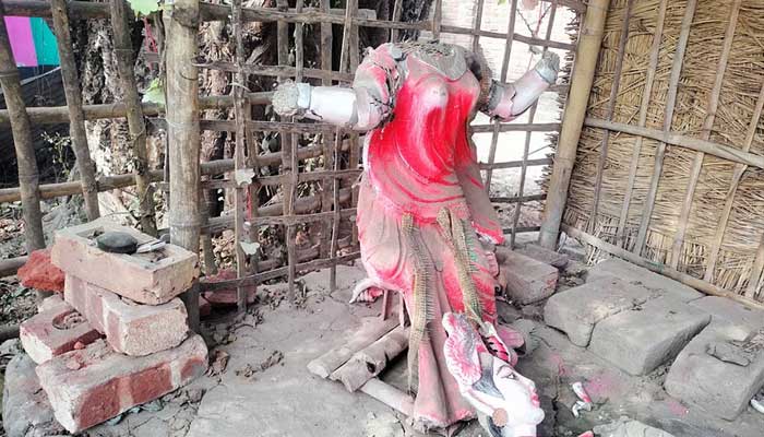 ঠাকুরগাঁওয়ে এক রাতে ১৪ মন্দিরের প্রতিমা ভাঙচুর
