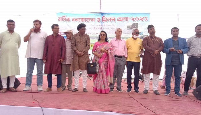 বাঁধভাঙা উচ্ছ্বাসে মেতেছিলেন ‘আলফাডাঙ্গা গ্রাজুয়েট অ্যাসোসিয়েশন’