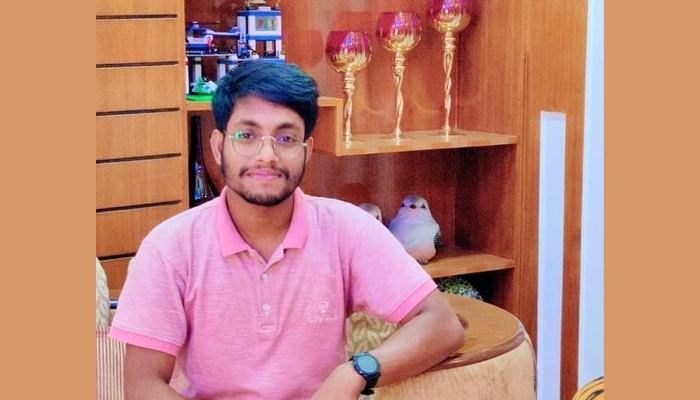 মার খেয়ে ক্যাম্পাস ছাড়ছেন ইবি শিক্ষার্থী