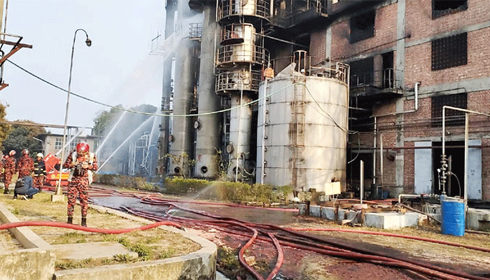নারায়ণগঞ্জে কেমিক্যাল ফ্যাক্টরির আগুন নিয়ন্ত্রণে