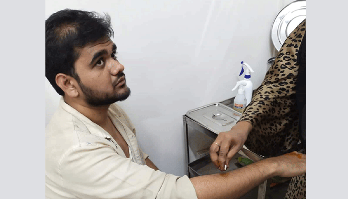 জবিতে ফুটবল খেলাকে কেন্দ্র করে মারামারি, আহত ১৩