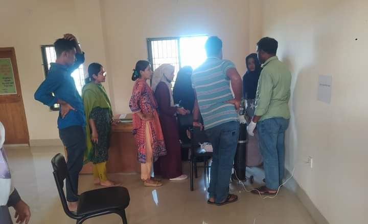নাপা-স্যালাইন আর একটি বেড দিয়ে চলছে নোবিপ্রবির মেডিকেল সেন্টার