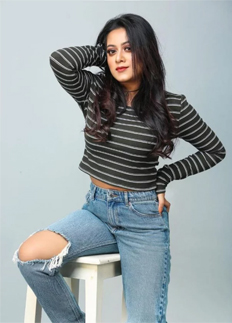 ৭ কেজি ওজন কমিয়ে স্কুলছাত্রী চরিত্রে দীঘি