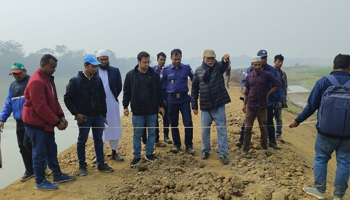 শান্তিগঞ্জে বাঁধের কাজে গাফিলতি, আটক ৪