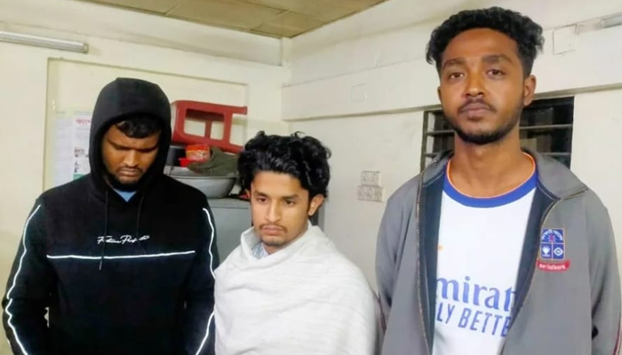 ঢাবির তিন শিক্ষার্থীকে সাময়িক বহিষ্কার