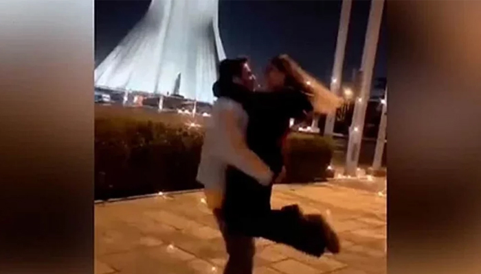 নাচার শাস্তি, ১০ বছরের কারাদণ্ড ইরানি যুগলের