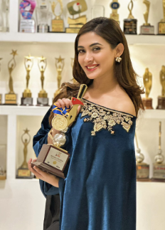 পুরস্কার পেলেন মেহজাবীন