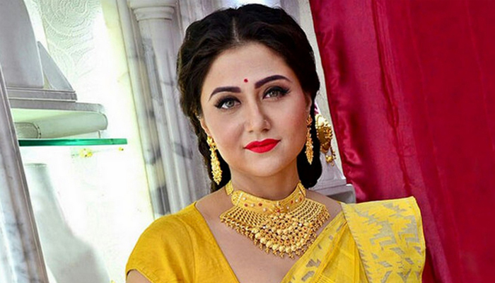 বিয়ে নিয়ে অস্বস্তিতে ভোগেন স্বস্তিকা?