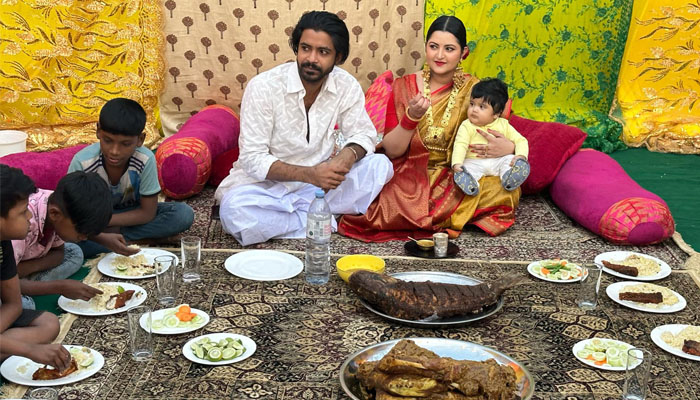 সন্তানের মুখেভাত অনুষ্ঠানে রাজ-পরীর অতিথি পথশিশুরা